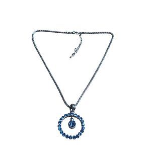 Light Blue Rhinestone Circle Pendant Necklace Silvertone Mesh Serpentine Chain